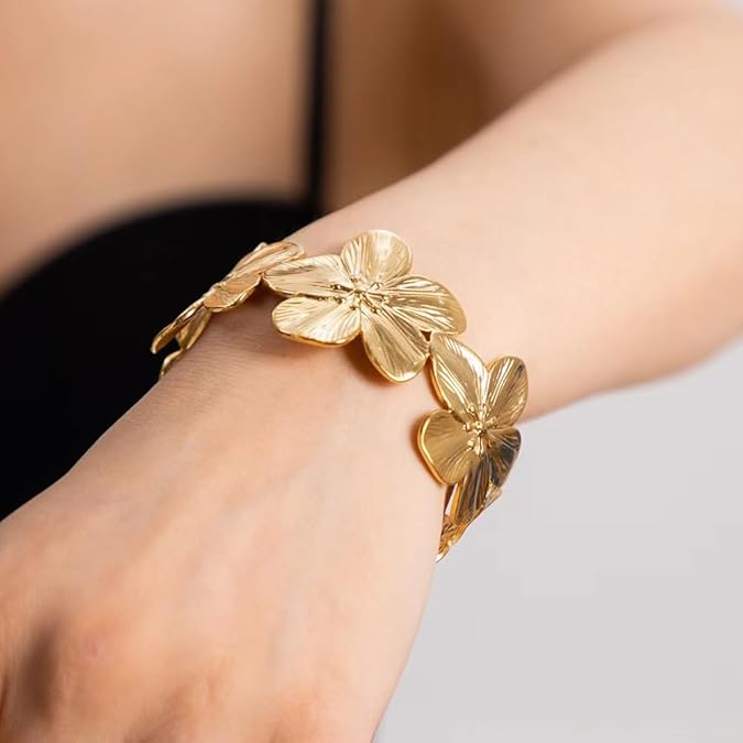 Lunara - Armband mit Blumen-Details